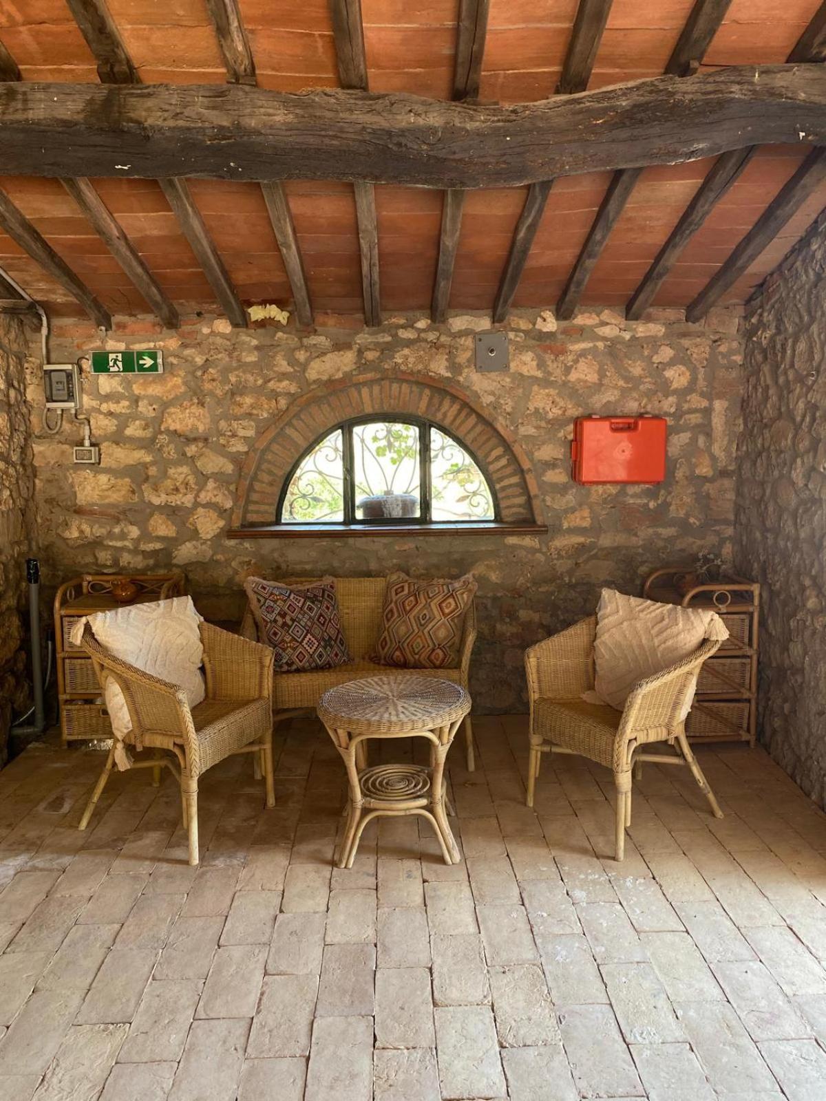 קולה ואל ד'אלזה Hotel Il Pietreto מראה חיצוני תמונה