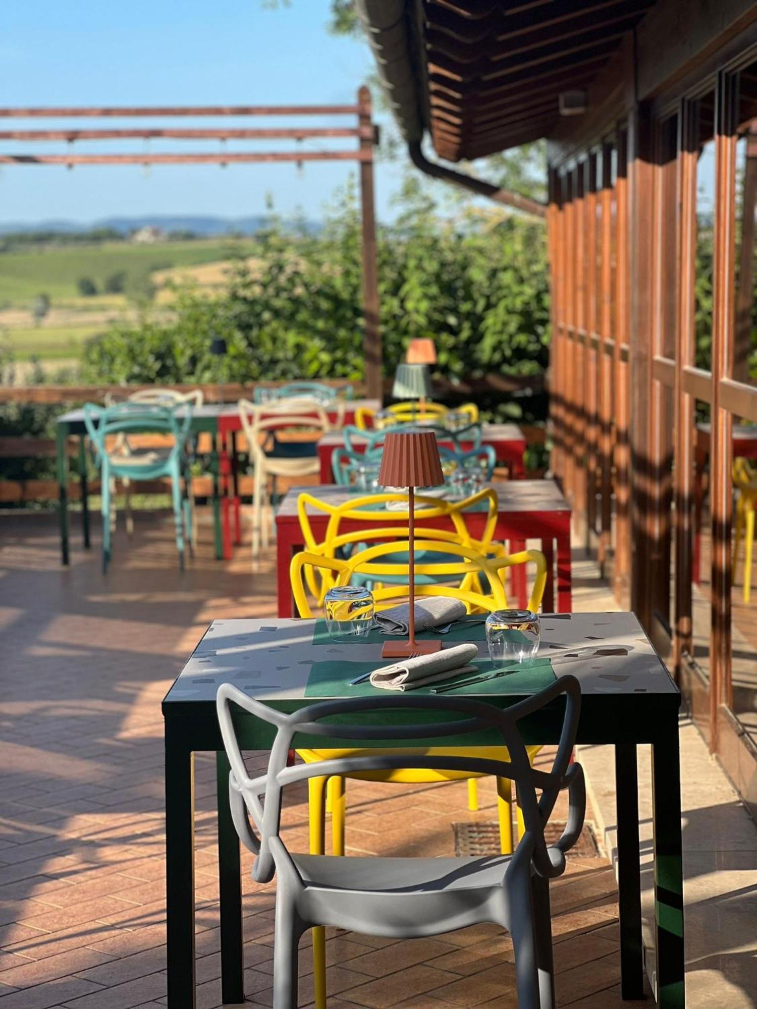קולה ואל ד'אלזה Hotel Il Pietreto מראה חיצוני תמונה