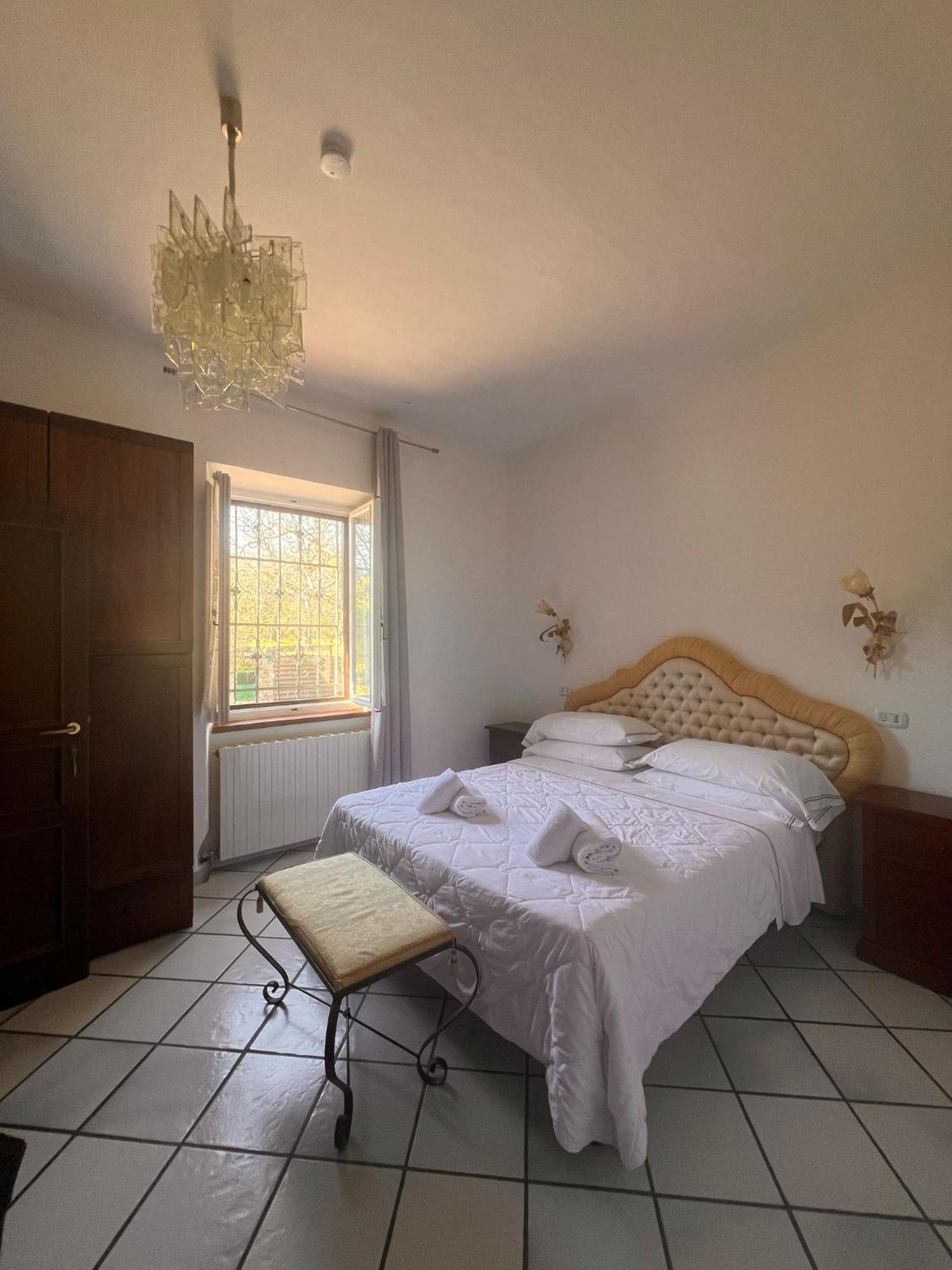 קולה ואל ד'אלזה Hotel Il Pietreto מראה חיצוני תמונה