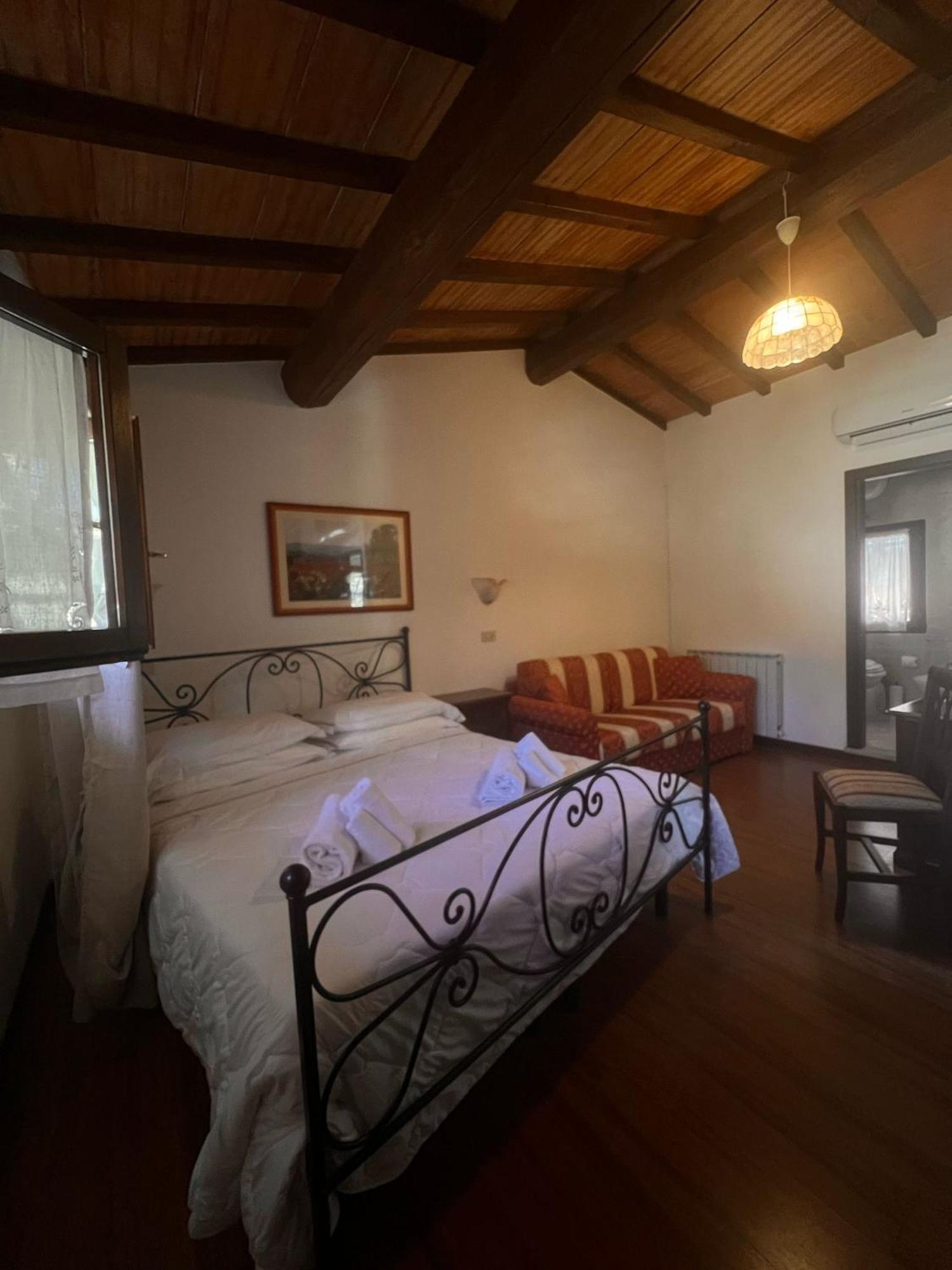 קולה ואל ד'אלזה Hotel Il Pietreto מראה חיצוני תמונה