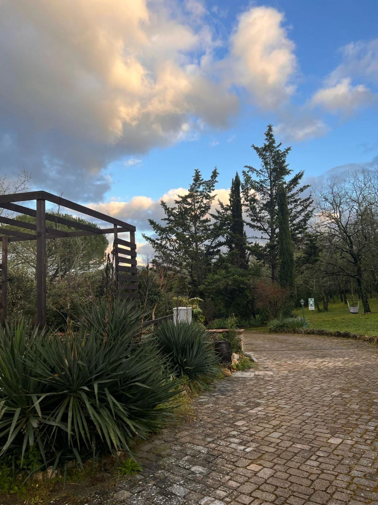 קולה ואל ד'אלזה Hotel Il Pietreto מראה חיצוני תמונה